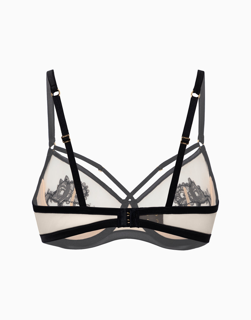 https://onwavecloud.it/incantoitaly/foto/pic_cd11831_1168_nero_nude_5.jpg