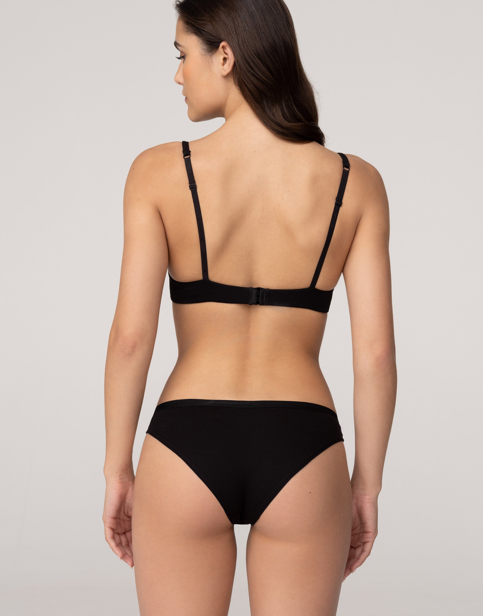 Comfort underwireless preformed triangle bra