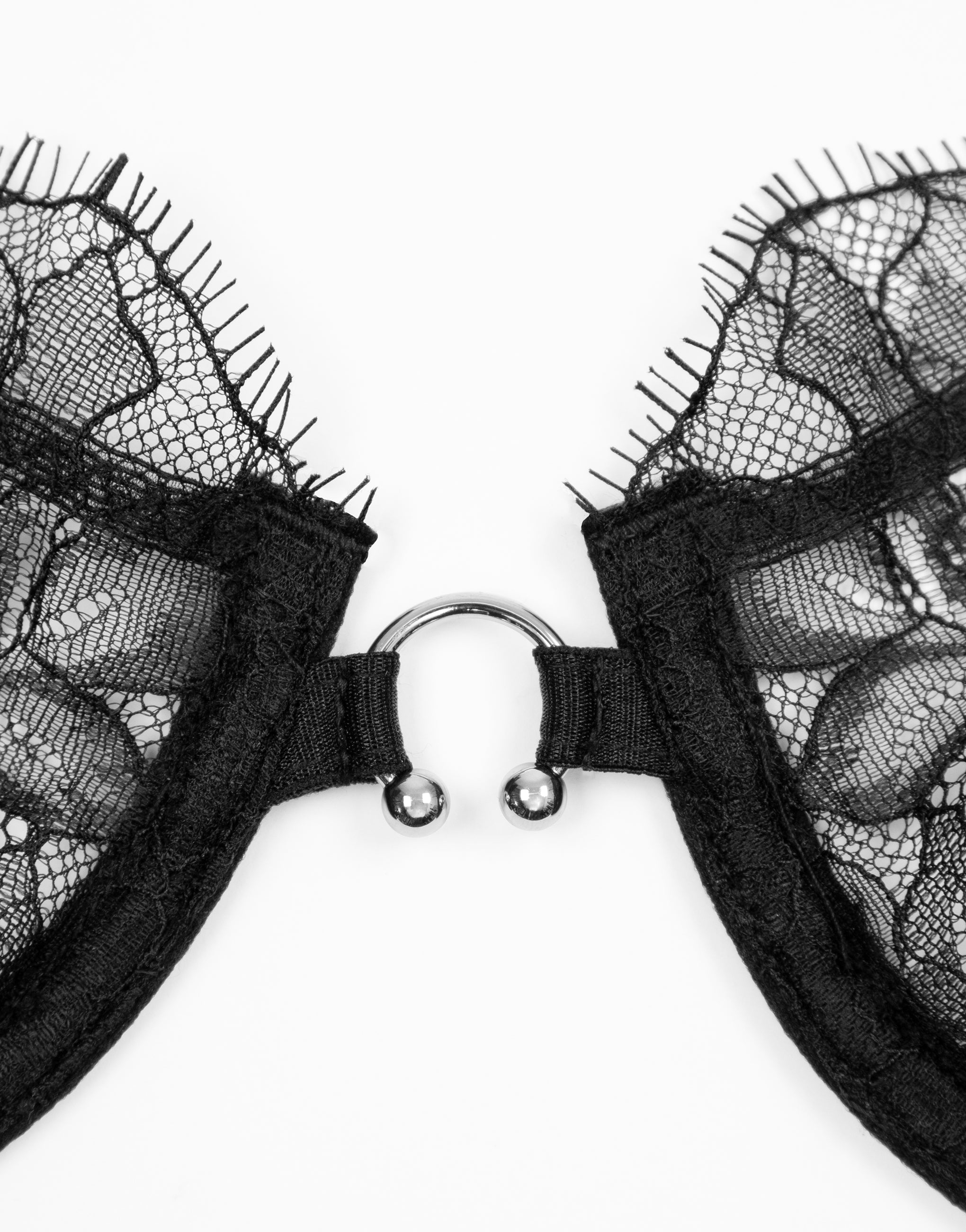 Bra with soft cups on a thin center CD868