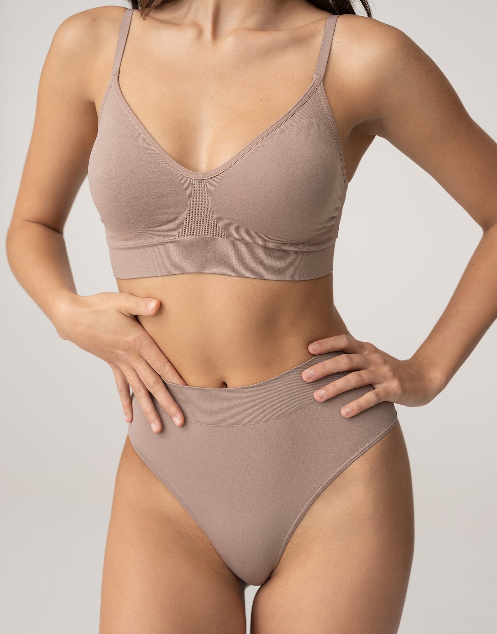 CD573 Thong