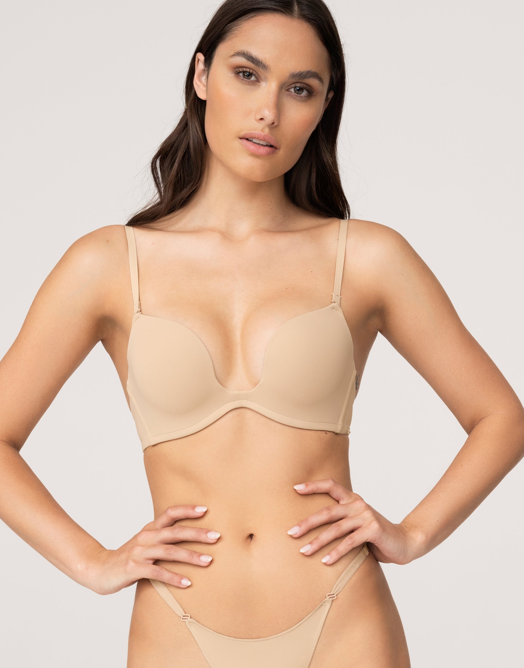 Push-Up-BH mit vorgeformten Cups auf einem Skin-Brustgurt