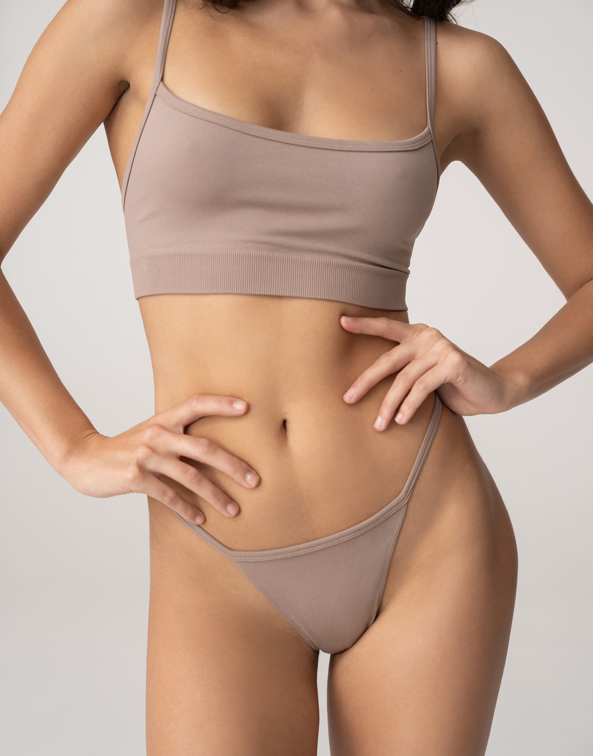 CD573 Mid-Rise Thong